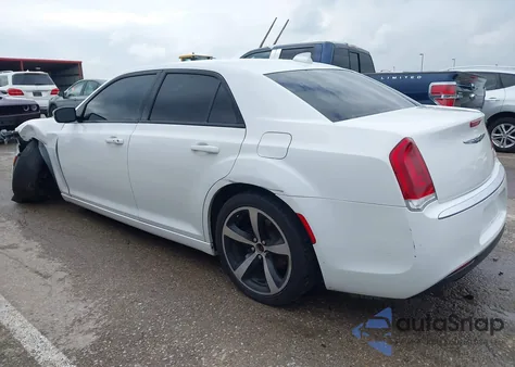 2019 Chrysler 300 300S z USA, uszkodzony, nr VIN 2C3CCABG3KH601040